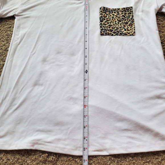 Cutw White V-Neck Leopard Print Pocket Tee T-Shirt - Picture 4 of 5